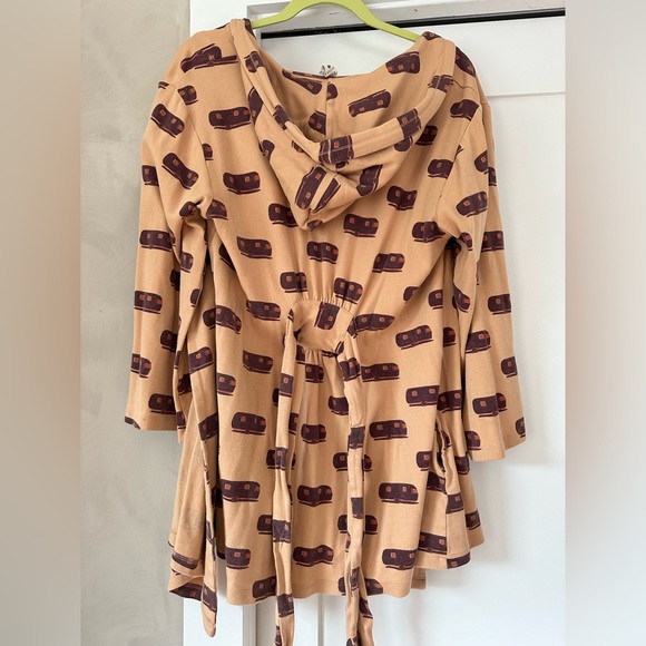 Kate Quinn camper robe - Picture 4 of 4